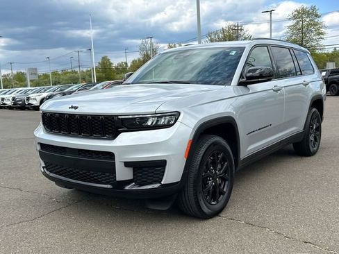 Used 2024 Jeep Grand Cherokee L Altitude AWD/4WD image 5