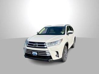 Used 2019 Toyota Highlander XLE AWD/4WD video 1