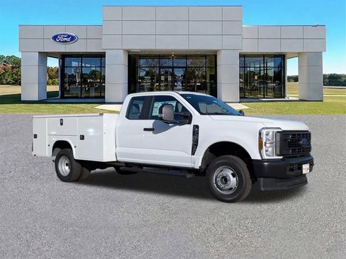 New 2025 Ford F350 XL image 2