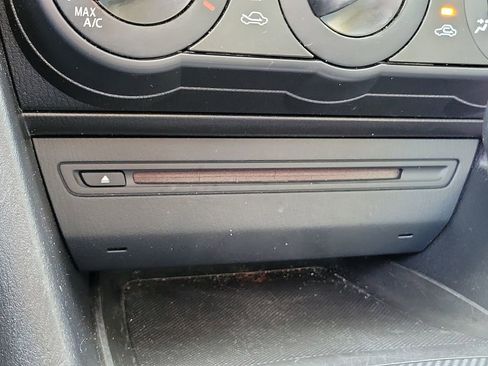 Used 2014 MAZDA MAZDA3 i Sport image 31