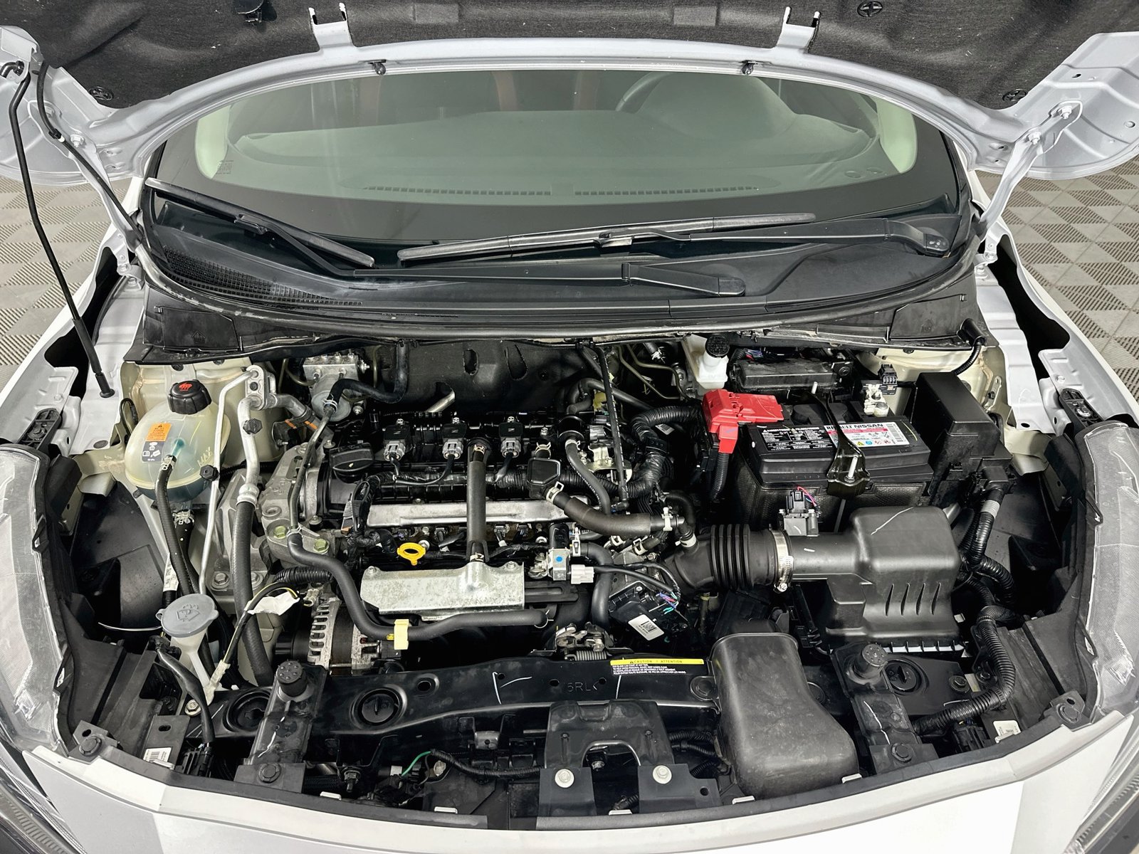 Used 2024 Nissan Versa SR FWD image 29