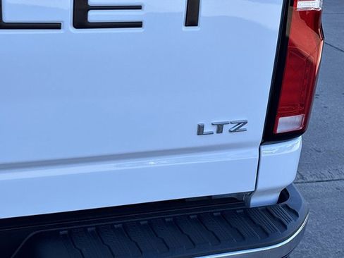 Used 2024 Chevrolet Silverado 2500 LTZ w/ LTZ Convenience Package image 5