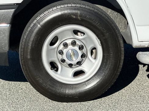Used 2025 Chevrolet Express 2500 w/ Driver Convenience Package RWD image 25