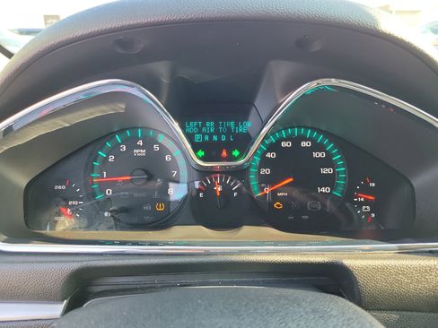 Used 2017 Chevrolet Traverse LT image 24