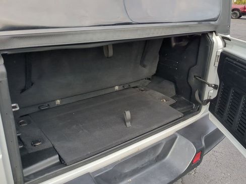 Used 2021 Jeep Wrangler Willys image 24