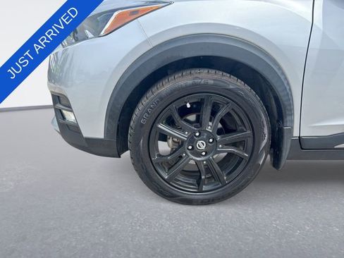 Used 2019 Nissan Kicks SR w/ SR Premium Package FWD image 10
