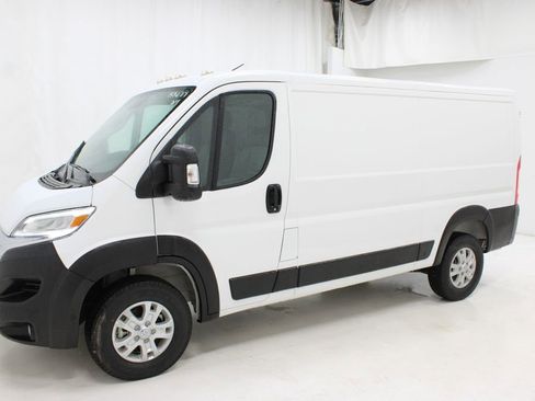 Used 2024 RAM ProMaster 2500 w/ Quick Order Package 22G SLT FWD image 2