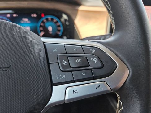 Used 2025 Volkswagen Atlas SE AWD/4WD image 14