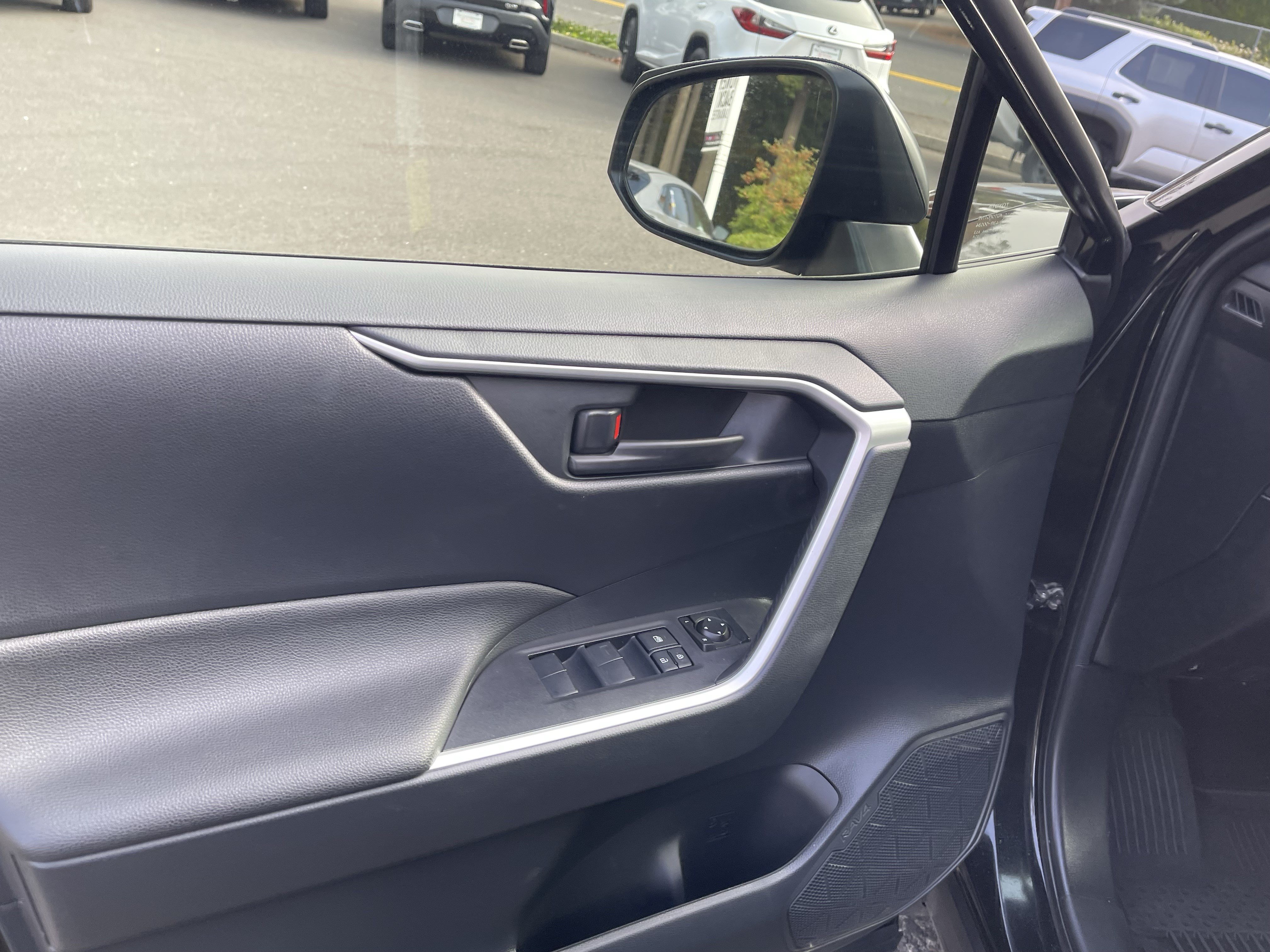 Certified 2023 Toyota RAV4 LE AWD/4WD image 16