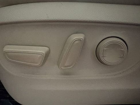 Used 2020 Toyota Highlander XLE image 15