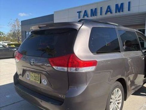 Used 2014 Toyota Sienna XLE image 2