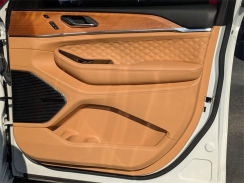 Used 2024 Jeep Grand Cherokee Summit image 38