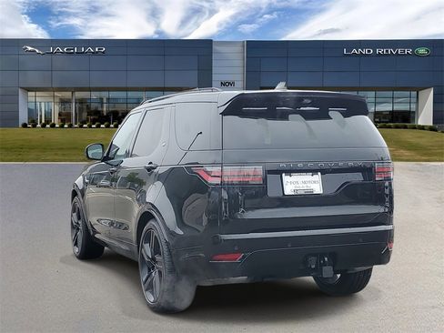 New 2025 Land Rover Discovery Dynamic SE image 2