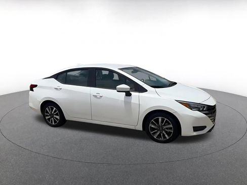 Used 2025 Nissan Versa SV FWD image 2