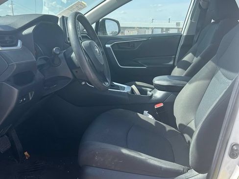 Used 2022 Toyota RAV4 LE FWD image 13