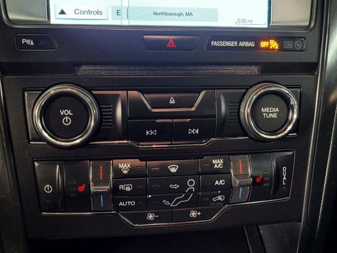 Used 2018 Ford Explorer XLT w/ Equipment Group 202A image 23