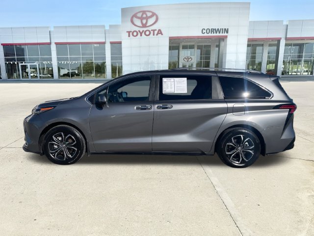 Used 2026 Toyota Sienna Platinum AWD/4WD image 2