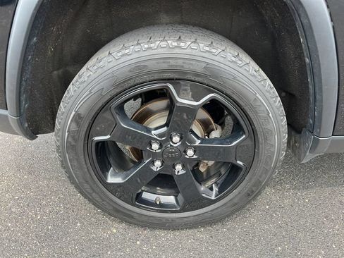 Used 2018 Jeep Grand Cherokee Laredo AWD/4WD image 10