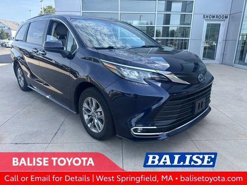 Used 2024 Toyota Sienna XLE w/ XLE Plus Package AWD/4WD image 1