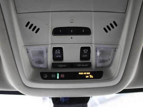 Used 2021 GMC Acadia Denali w/ Denali Ultimate Package AWD/4WD image 21