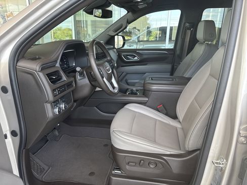 Used 2024 GMC Yukon XL SLT image 9
