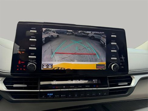 Used 2022 Toyota Sienna Limited FWD image 64