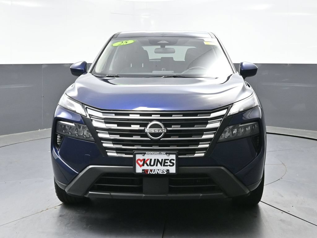 Used 2025 Nissan Rogue SV FWD image 4