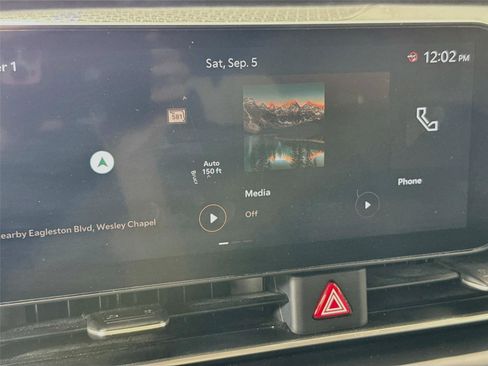 Used 2025 Kia Carnival FWD image 18