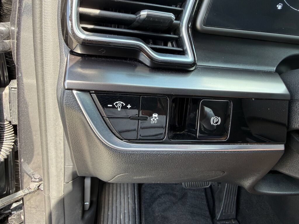 Used 2025 Kia Sportage EX FWD image 30