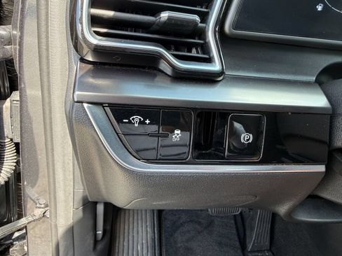 Used 2025 Kia Sportage EX FWD image 30