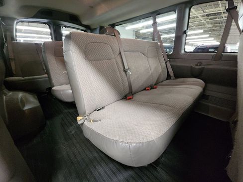 Used 2018 GMC Savana 3500 LT w/ LT Preferred Equipment Group image 19