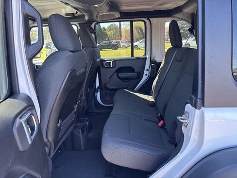 Used 2025 Jeep Wrangler Rubicon image 16