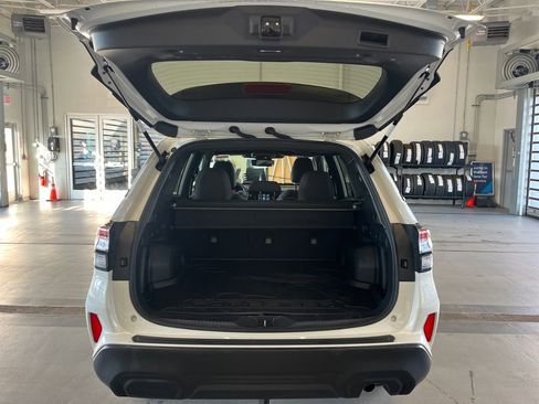 Used 2025 Subaru Forester Premium AWD/4WD image 4