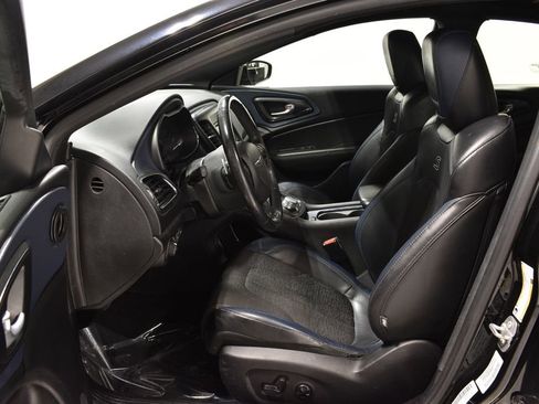 Used 2015 Chrysler 200 S w/ Comfort Group image 10