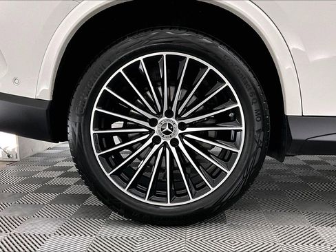 Used 2026 Mercedes-Benz GLC 300 image 8