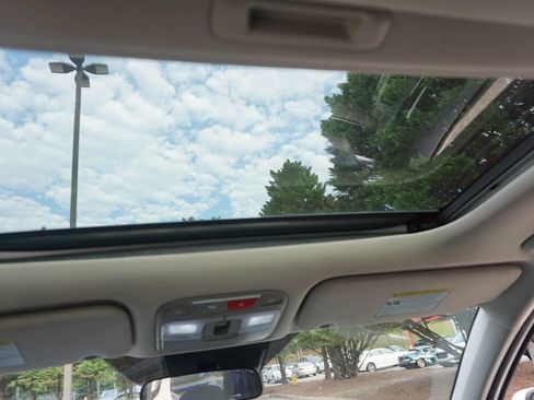 Used 2024 Kia Telluride S w/ S Sunroof Package FWD image 15