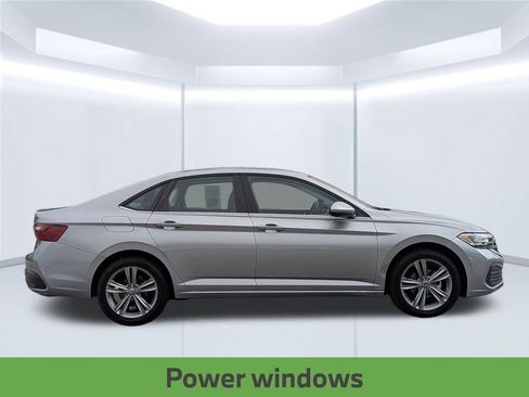 Used 2024 Volkswagen Jetta SE FWD image 8
