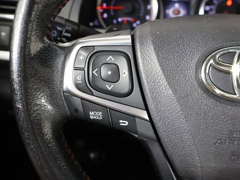 Used 2017 Toyota Camry SE w/ Moonroof Package FWD image 8