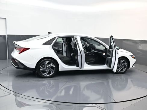 Certified 2025 Hyundai Elantra SEL FWD image 28