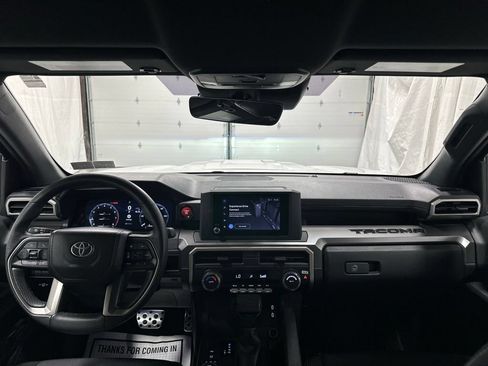 Used 2024 Toyota Tacoma TRD Sport AWD/4WD image 39