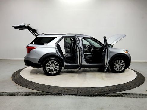 Used 2023 Ford Explorer Limited image 16