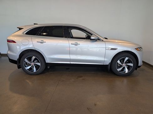 Used 2023 Jaguar F-PACE S image 6