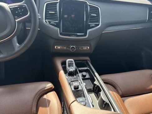 Used 2024 Volvo XC90 T8 Ultimate AWD/4WD image 3