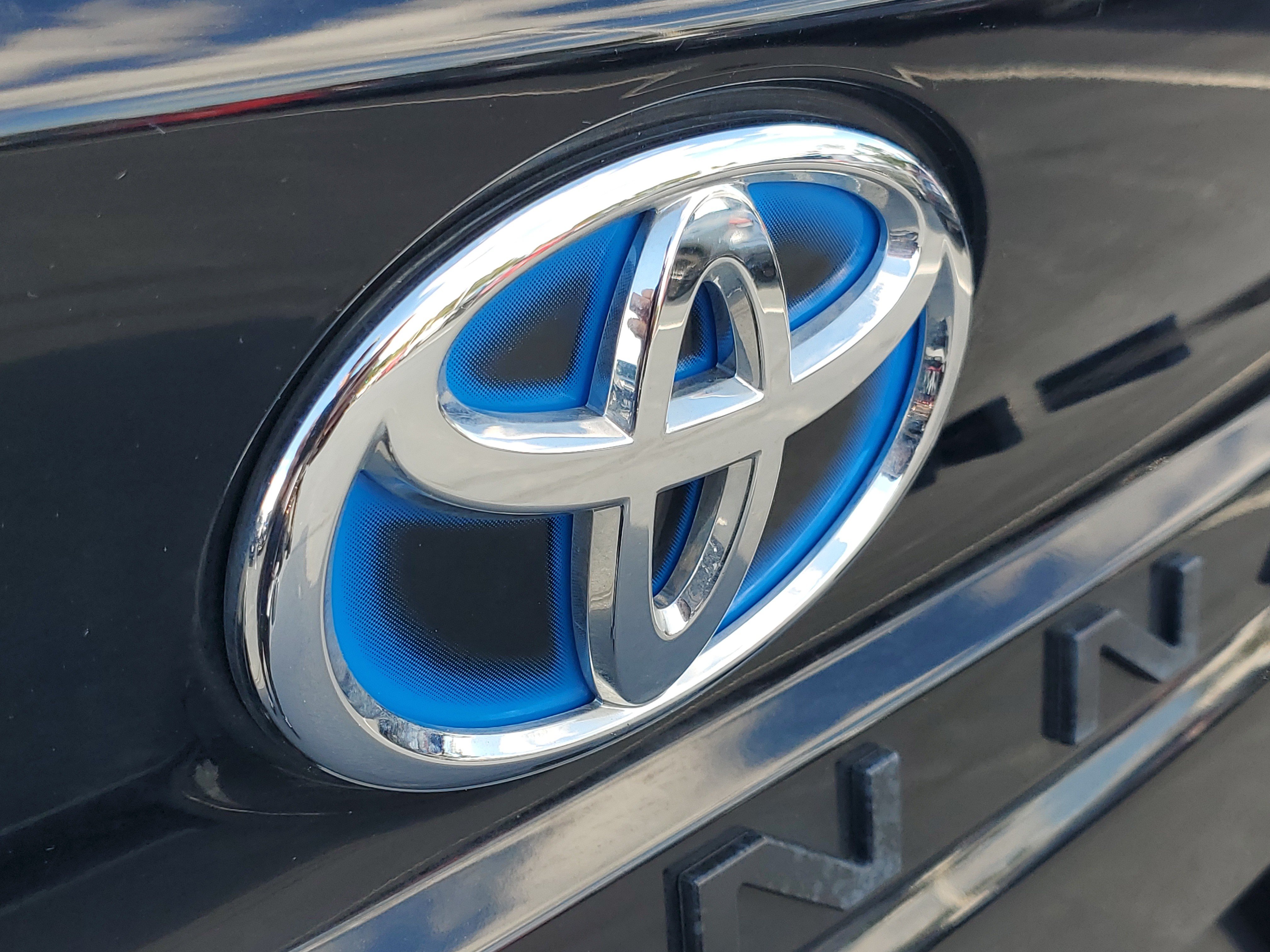Certified 2025 Toyota Sienna LE FWD image 8
