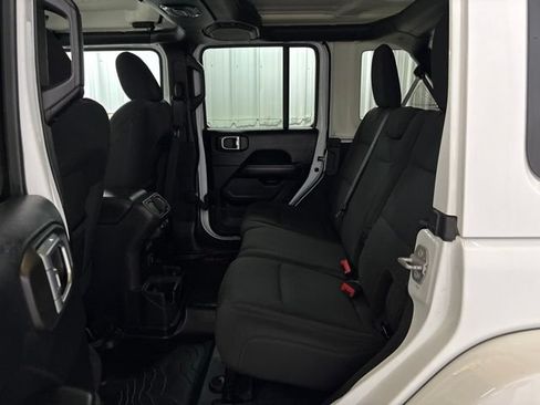 Used 2019 Jeep Wrangler Unlimited Sahara w/ Uconnect 4C Nav & Sound Group AWD/4WD image 28