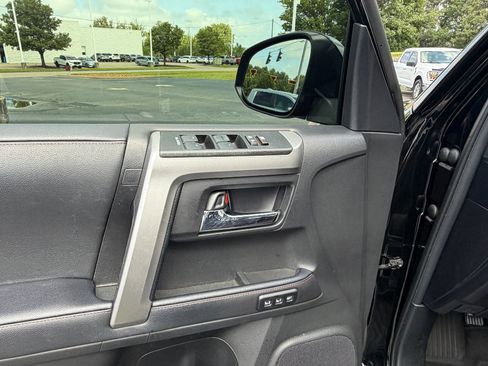 Used 2023 Toyota 4Runner Limited AWD/4WD image 38