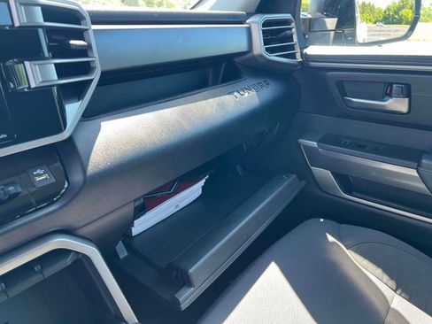 Used 2022 Toyota Tundra SR5 w/ SR5 Convenience Package AWD/4WD image 12