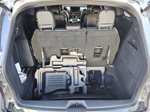 Used 2025 Toyota Sienna Limited image 27