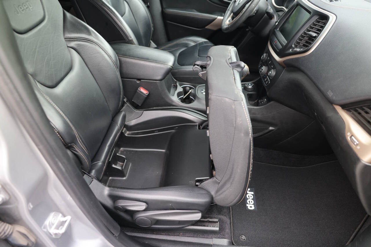Used 2017 Jeep Cherokee Limited AWD/4WD image 11