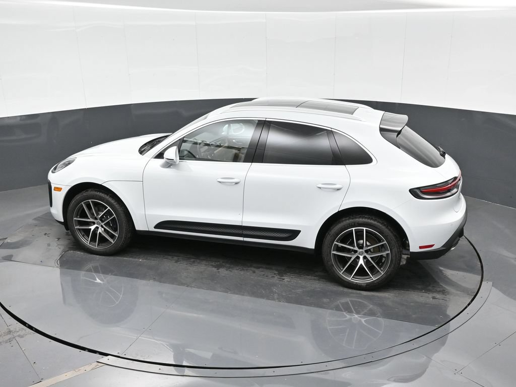 Certified 2026 Porsche Macan AWD/4WD image 27